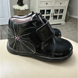 Umi Genuine Leather Black Patent Toddler Bootie w/ Pink Floral Design Sz 6.5